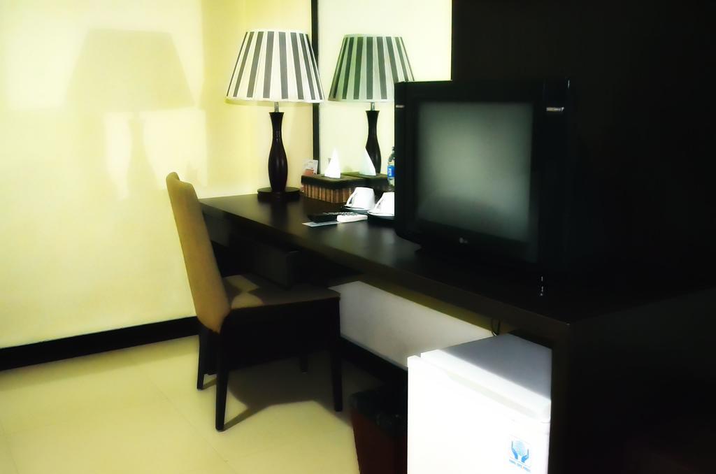Royal Mamberamo Hotel Соронг Номер фото