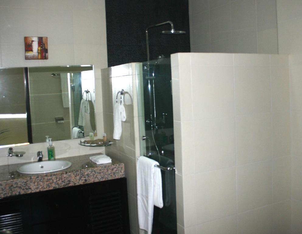 Royal Mamberamo Hotel Соронг Номер фото