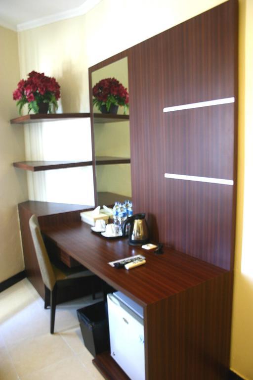 Royal Mamberamo Hotel Соронг Номер фото
