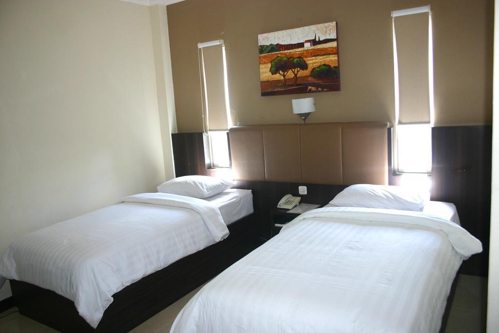 Royal Mamberamo Hotel Соронг Номер фото