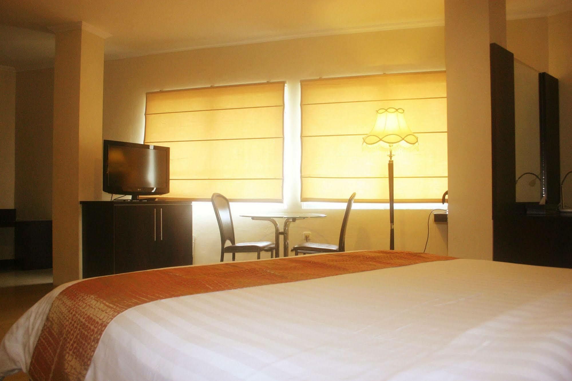 Royal Mamberamo Hotel Соронг Экстерьер фото