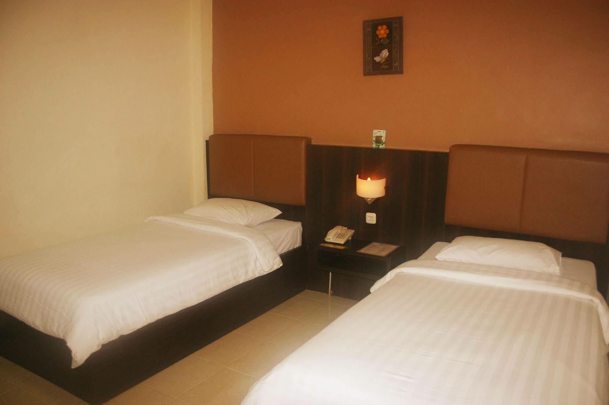 Royal Mamberamo Hotel Соронг Экстерьер фото